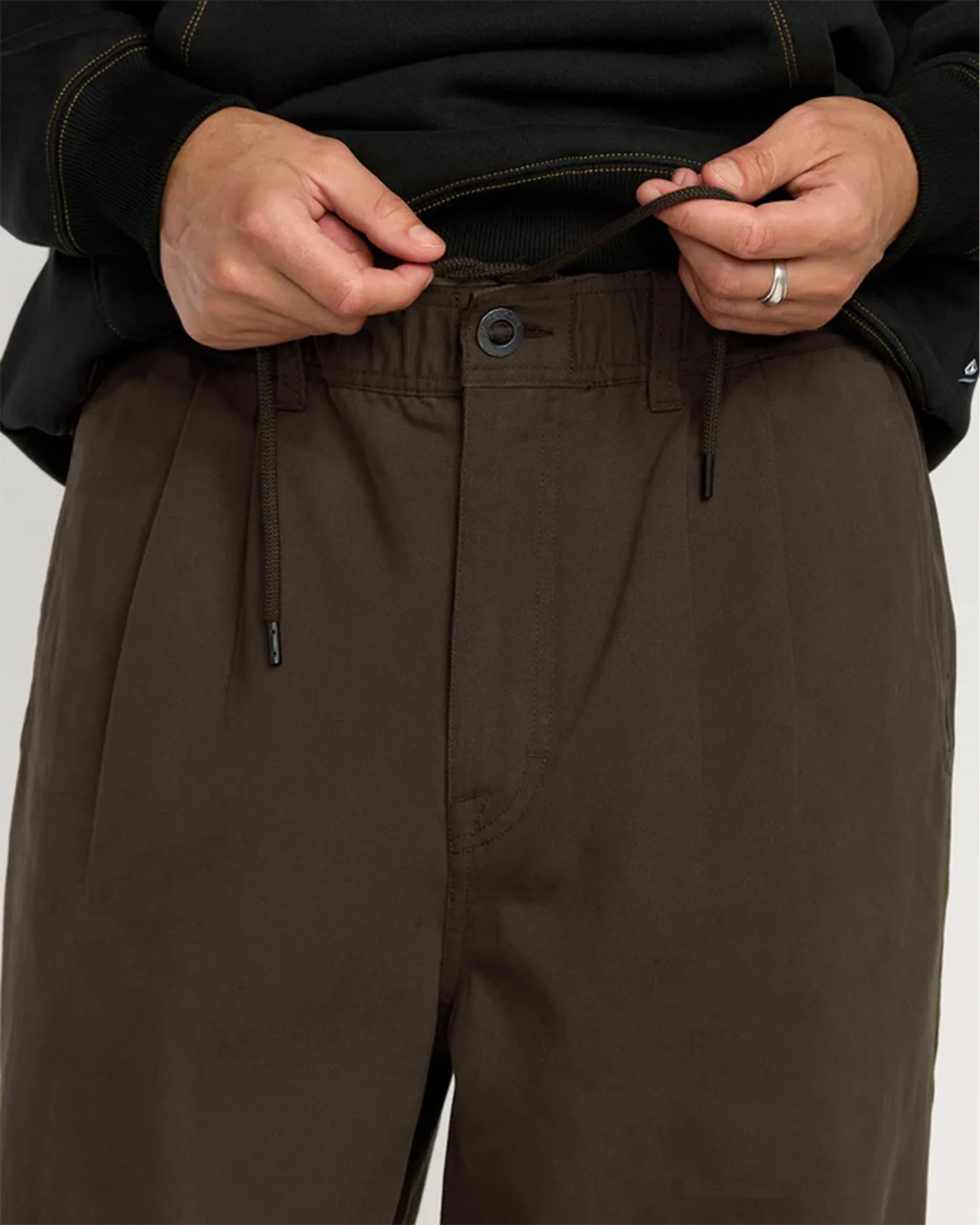 Chillow Pleat Elastic Waist Pant - Cacao - Image 7