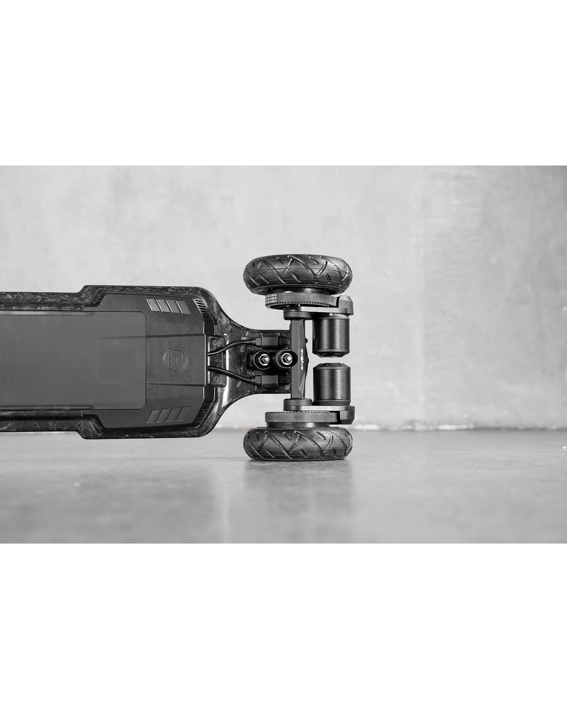 Diablo Carbon All Terrain Electric Skateboard - Image 9