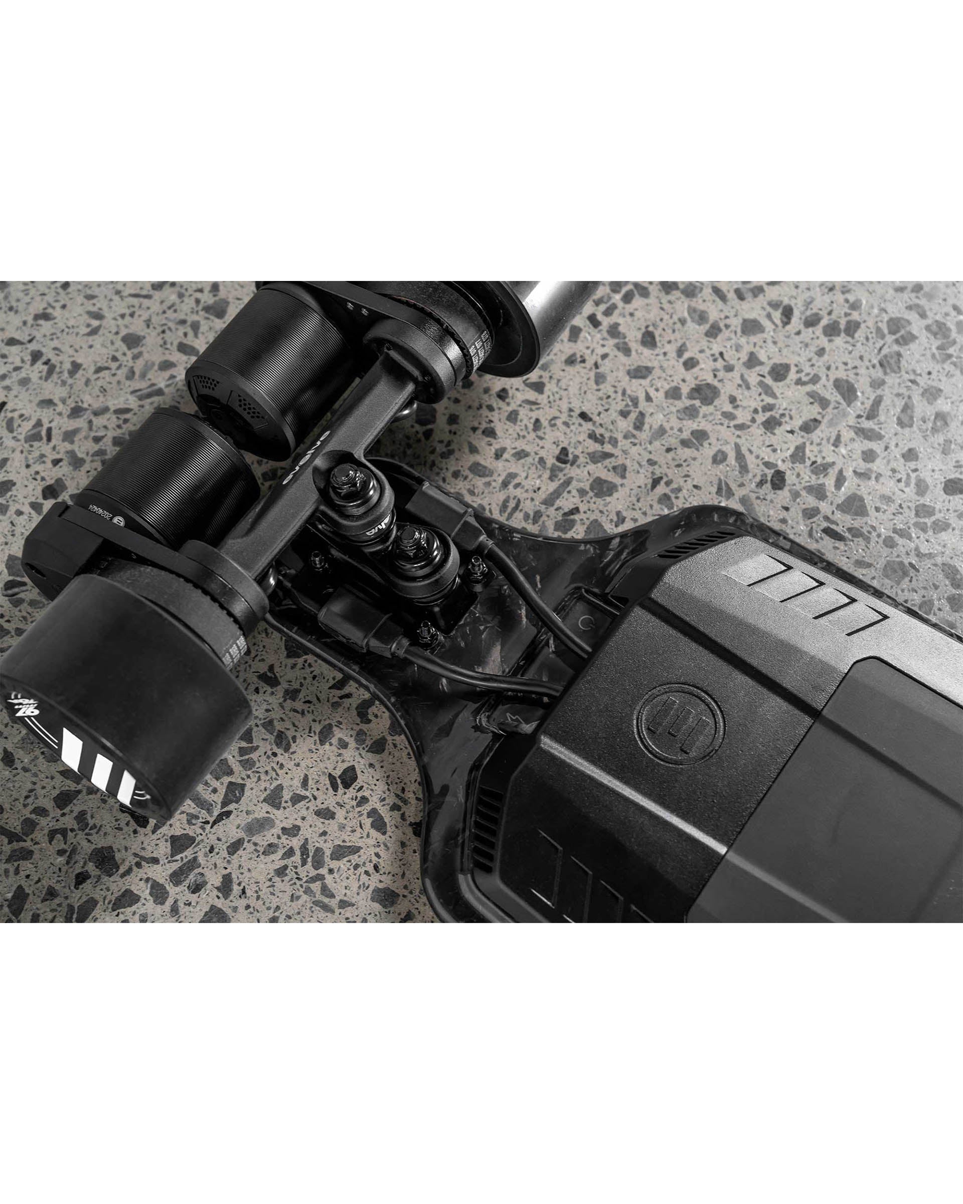 Diablo Carbon Street Electric Skateboard - Image 8