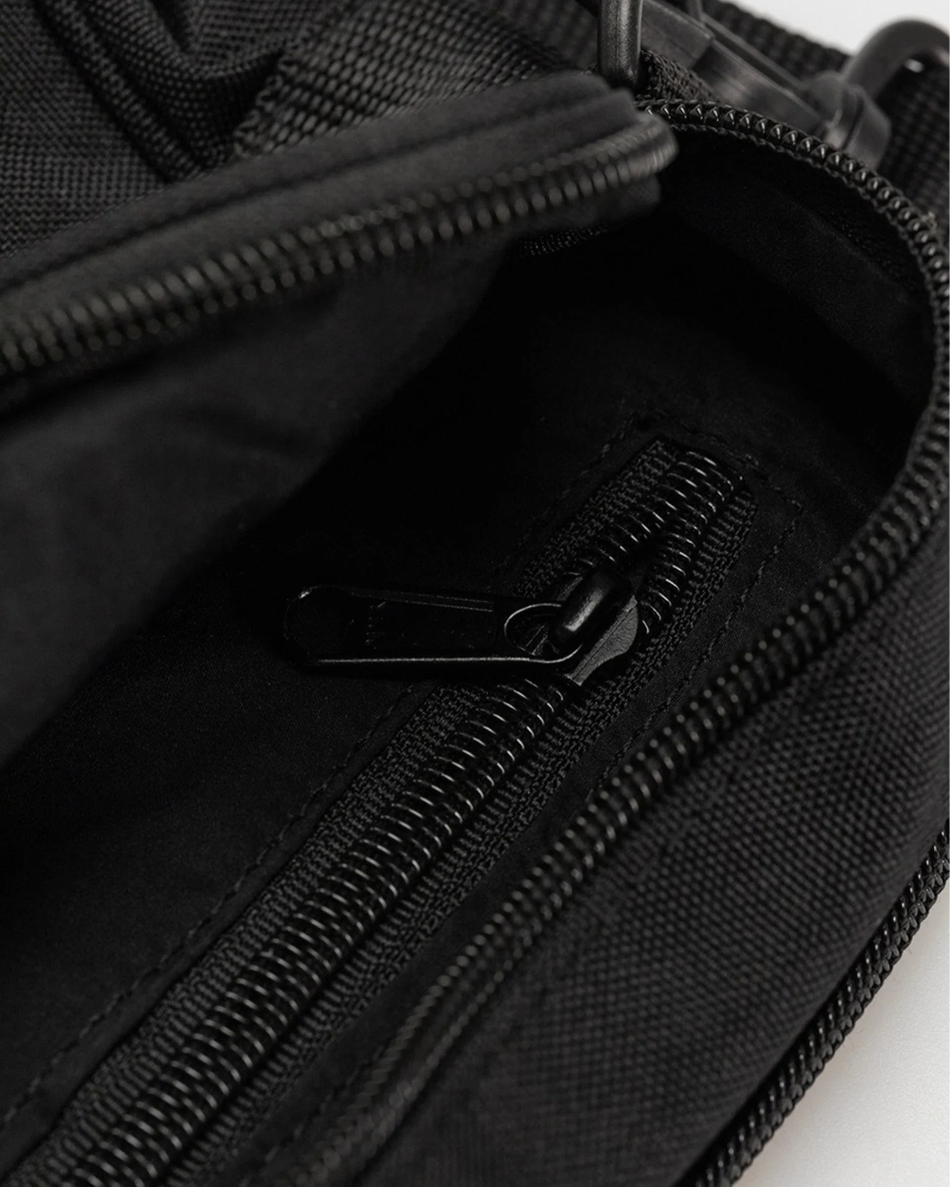 Half Eye Crossbody Bag - Black - Image 4