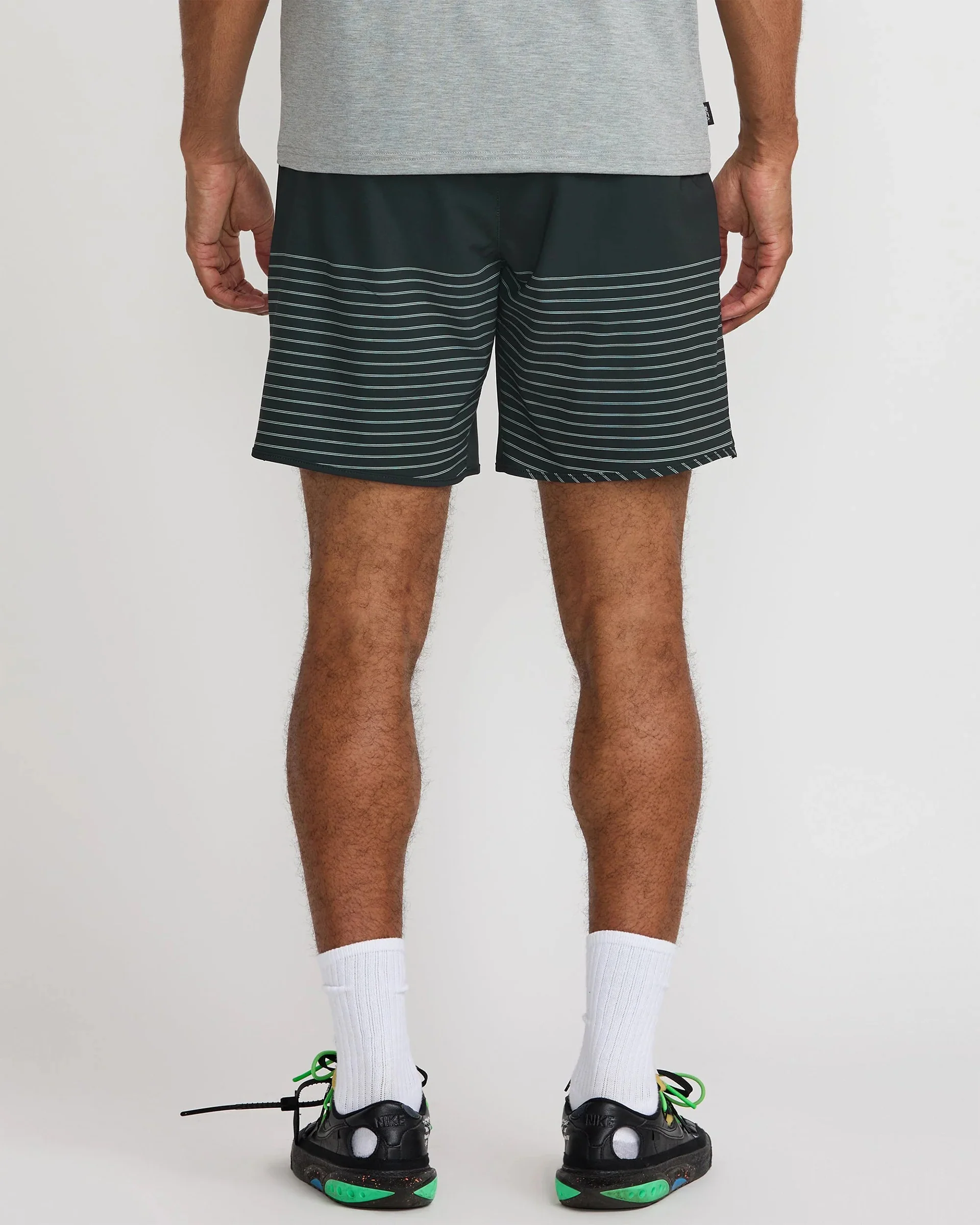 Yogger Stretch 17" Short - Black Stripe - Image 4